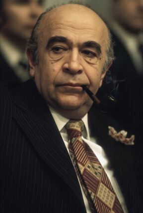 The extent and the method of Bahaism influence on Pahlavi government according to “Siamak Zand”